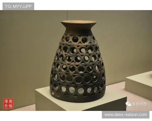 全运会观众席现复古球拍收藏展,乒乓历史文物引关注 全运会观众席现复古球拍收藏展,乒乓历史文物引关注