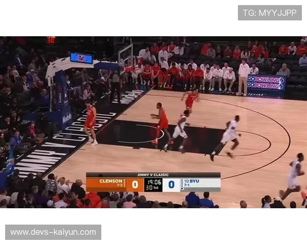 NCAA状元热门迪班萨15中8拿24分8板3助3断，但7次失误辣眼